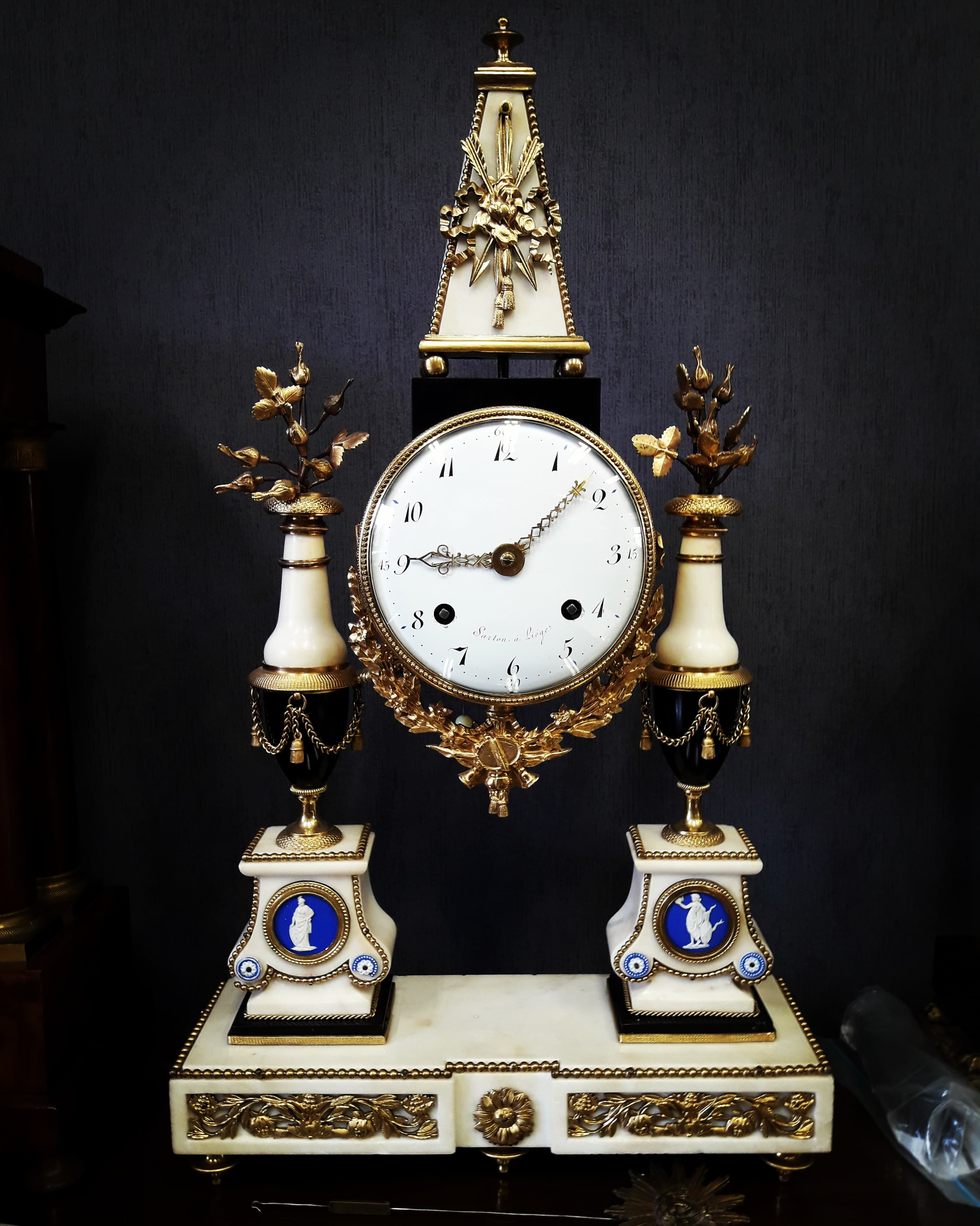 photo horloge en marbre
