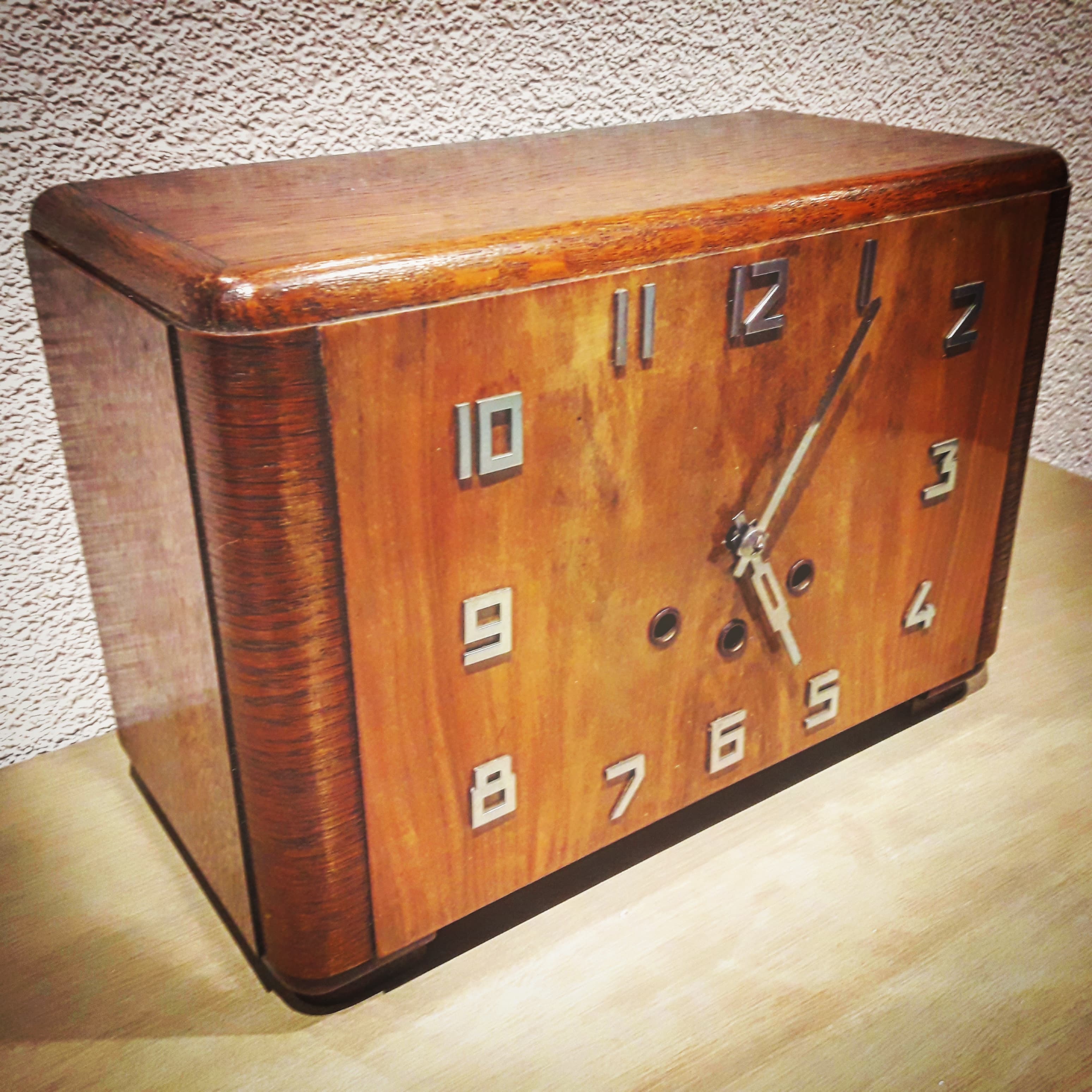 photo horloge en bois